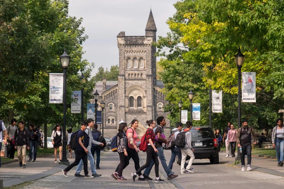 多伦多大学发话！学生必须进行新冠自测！持"绿色码"进校园！